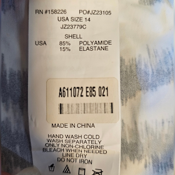 Jantzen Women's Zip Front Printed Swim Rash Guard Animal Print Zebra, Size 14 - Picture 7 of 7